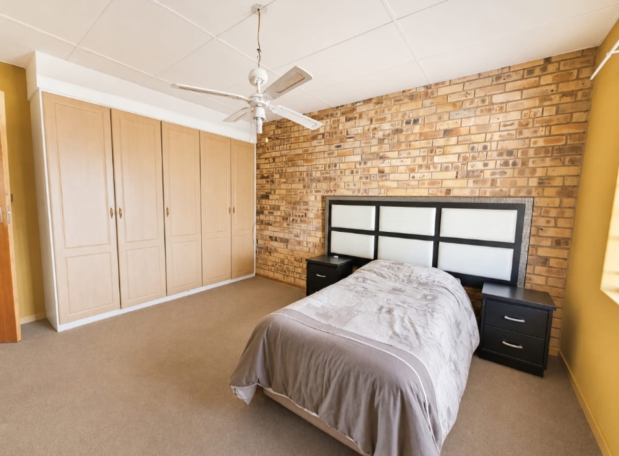 5 Bedroom Property for Sale in Kannoniers Park North West